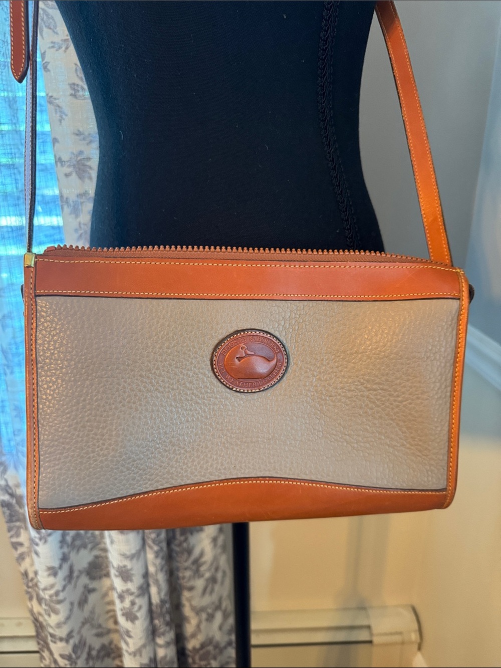 Vintage Dooney & Bourke Crossbody Purse Bag Y2K EXC condition
